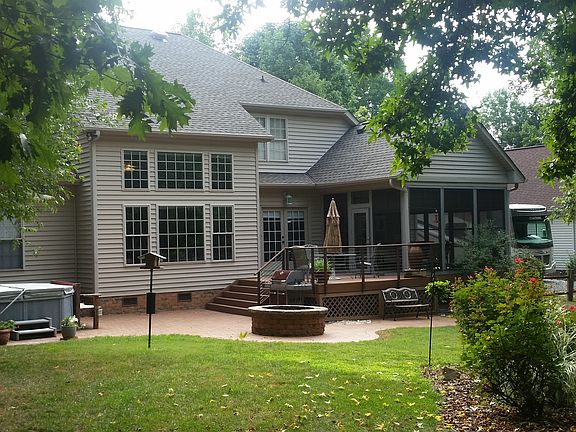 2nd image of 113 Tall Oak Dr