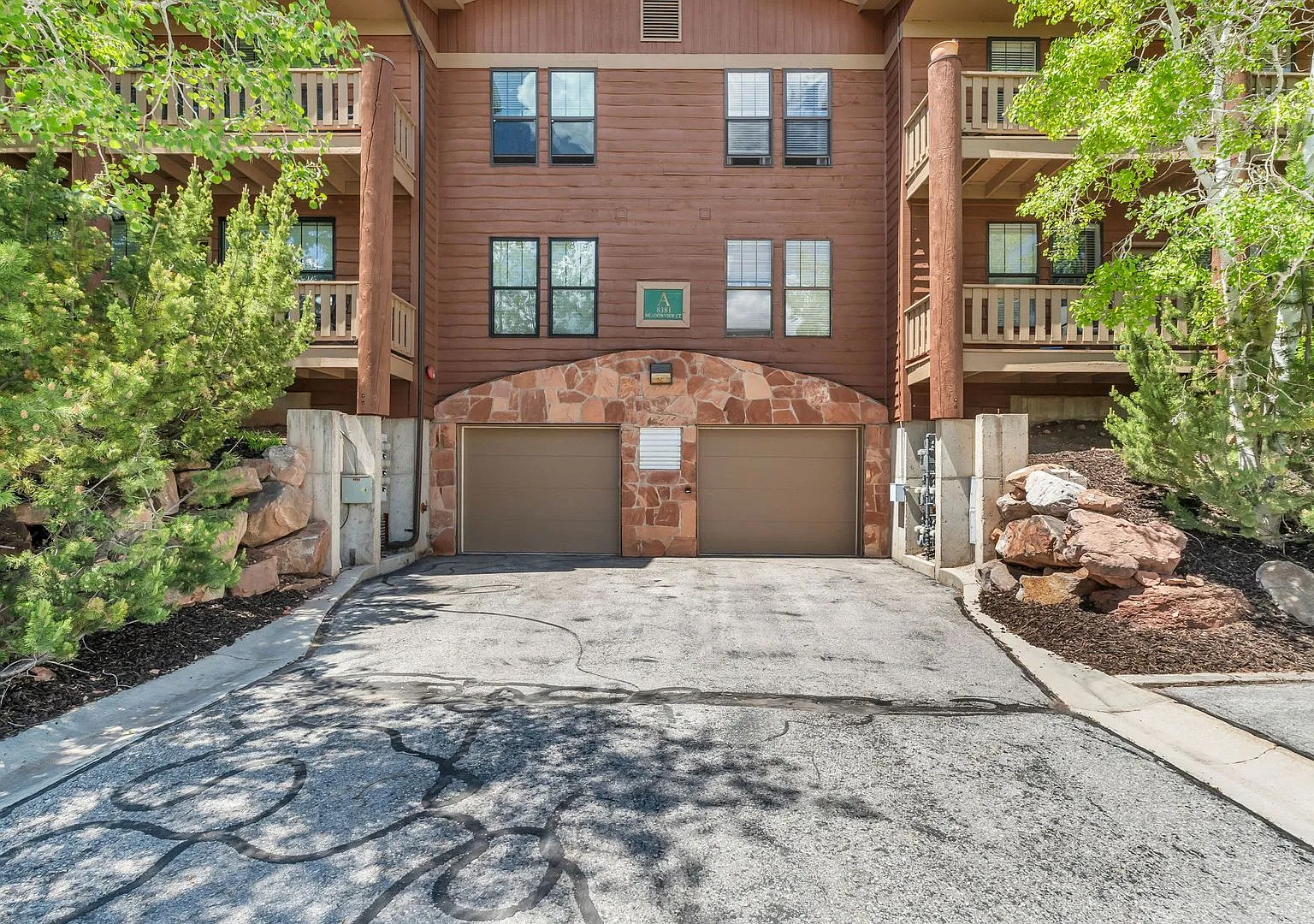 Pinebrook Pointe — Photo 2