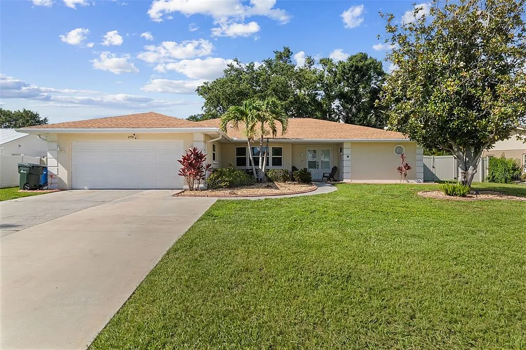 3 bed, 2.0 bath, 1685 sqft, $3,200 — Photo 2