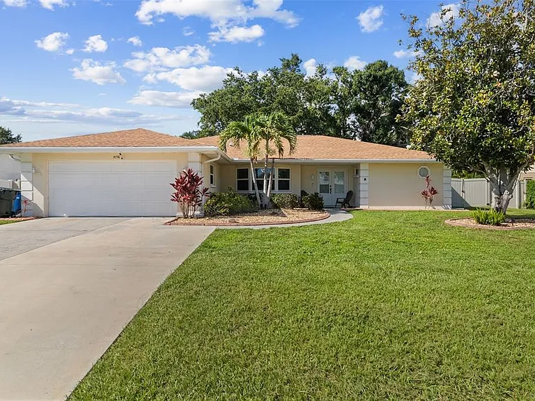 5776 Augusta Cir — Photo 2