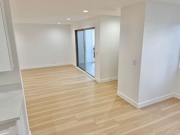 3rd image of 1448 Monterey Blvd APT 208