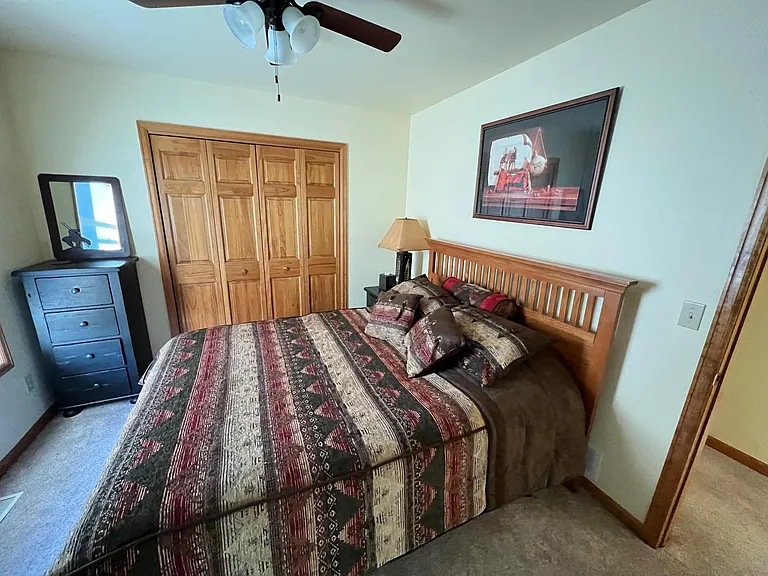 1st Guest bedroom