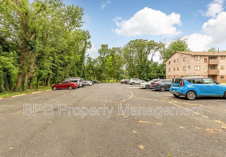 139 Green St #12 — Photo 13