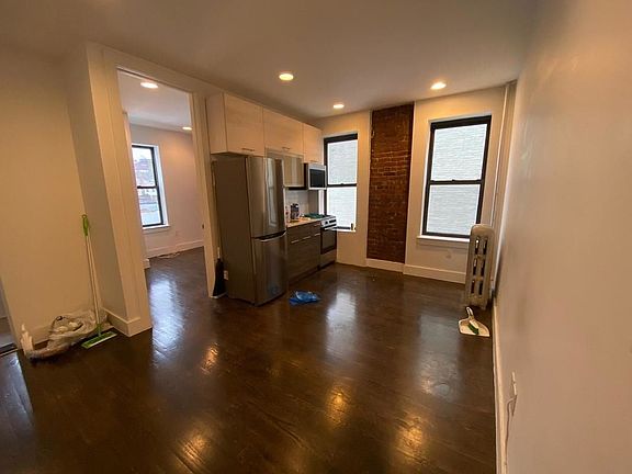 4th image of 125 Sterling St APT 12