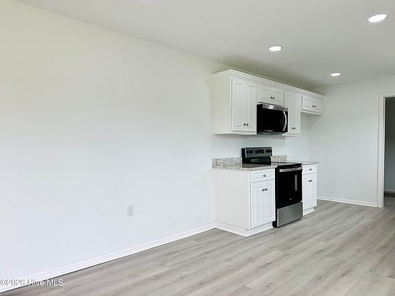 3rd image of 2520 Parkway Drive