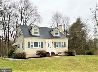 4 Cedar Dr, Hopewell, NJ 08525