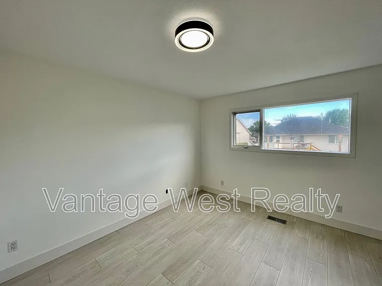 240A Wallace Rd — Photo 23