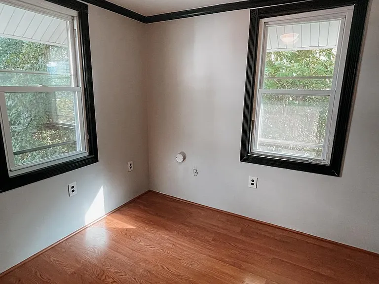 250 Elwyn Ave — Photo 7