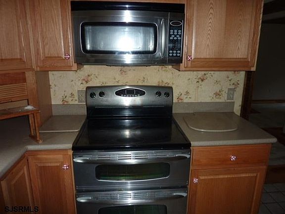 5th image of 31 Hickory Dr