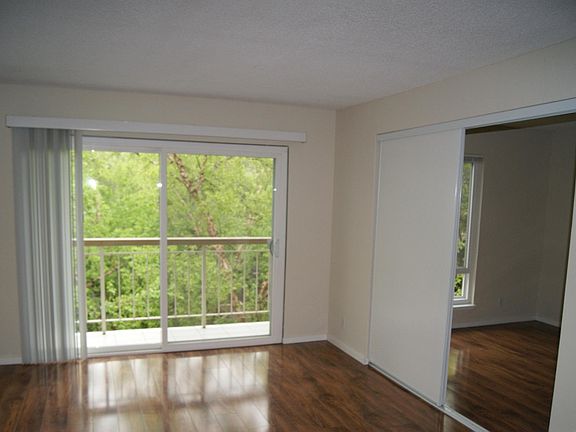 4th image of 470 N Civic Dr APT 405