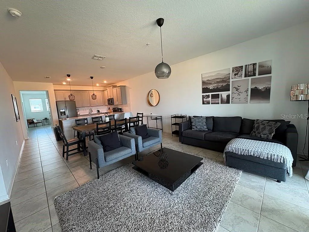 3 bed, 2.0 bath, 1787 sqft, $2,600 — Photo 2