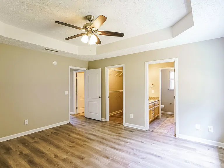 1902 Champlain Dr — Photo 11