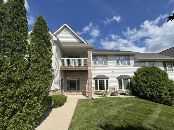 811 Cheyenne AVENUE #F, Grafton, WI 53024