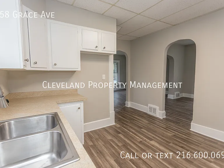 558 Grace Ave — Photo 4