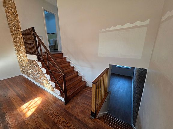 4th image of 1321 E 23rd St