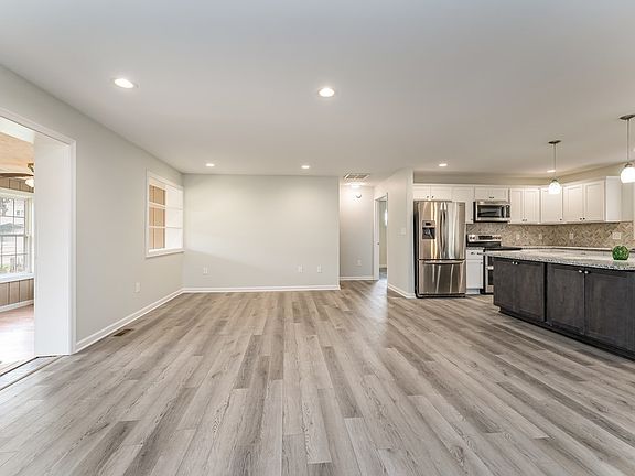 3rd image of 61 Bonnie Del Dr