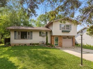 33078 N Valley View Dr, Grayslake, IL 60030