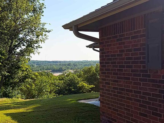 4th image of 4 Ridge Dr