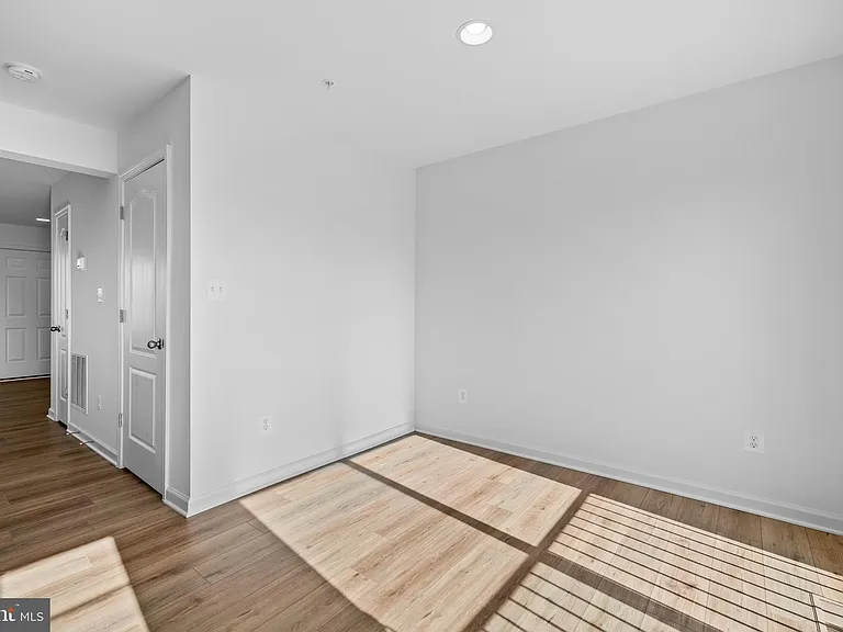 464 Peleton St — Photo 11