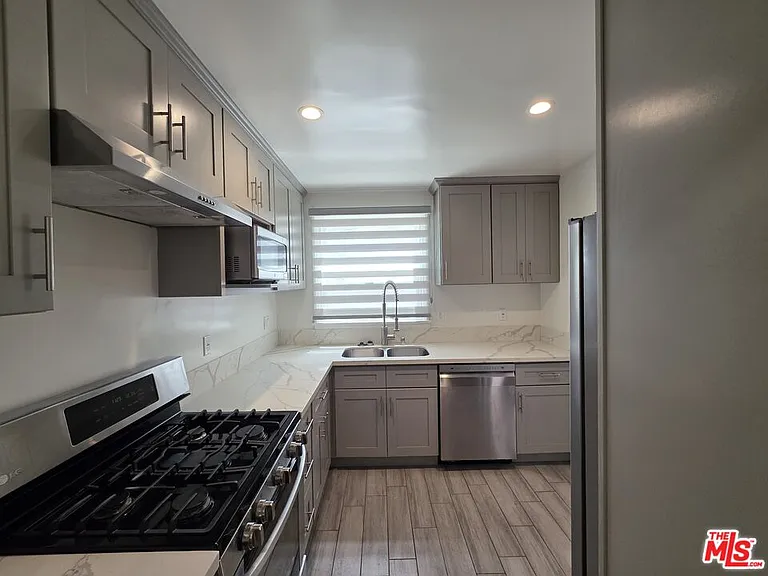 102 Gaviota Ave #106 — Photo 23