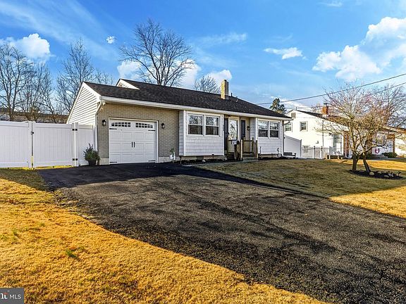 2nd image of 423 Greenview Rd