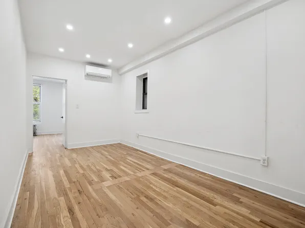 874 Bergen Street image 5 of 7