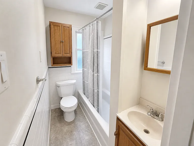 1014 Mirror St — Photo 8