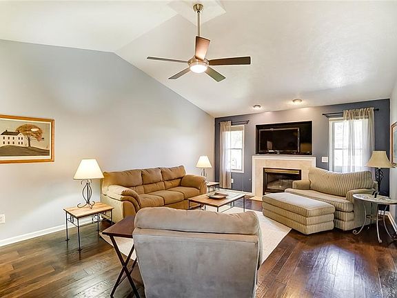 5th image of 422 Joellen Pl