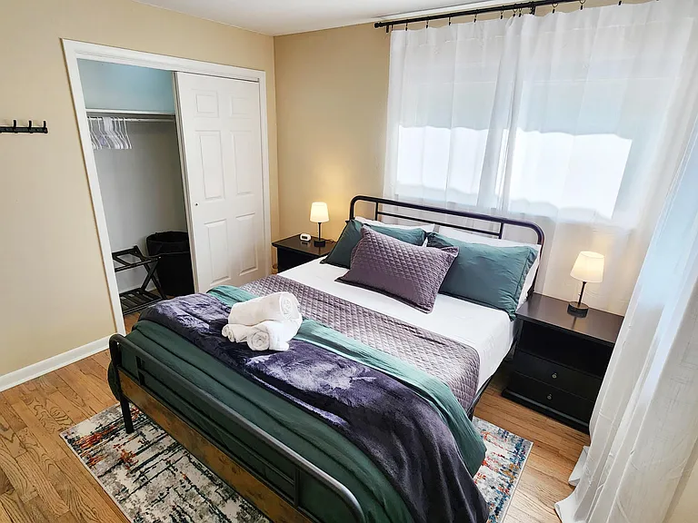 Furnished bedroom _ ideal for shared housing near Anschutz Medical Campus