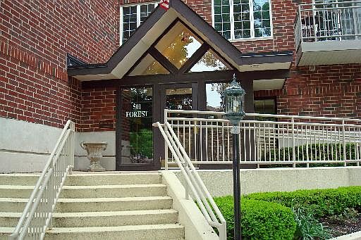 1st image of 501 N Forest Ave #402
