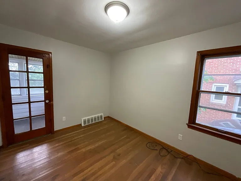 11013 Lincoln Ave — Photo 2