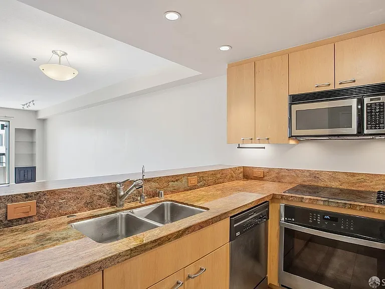 601 Van Ness Ave #406 — Photo 3