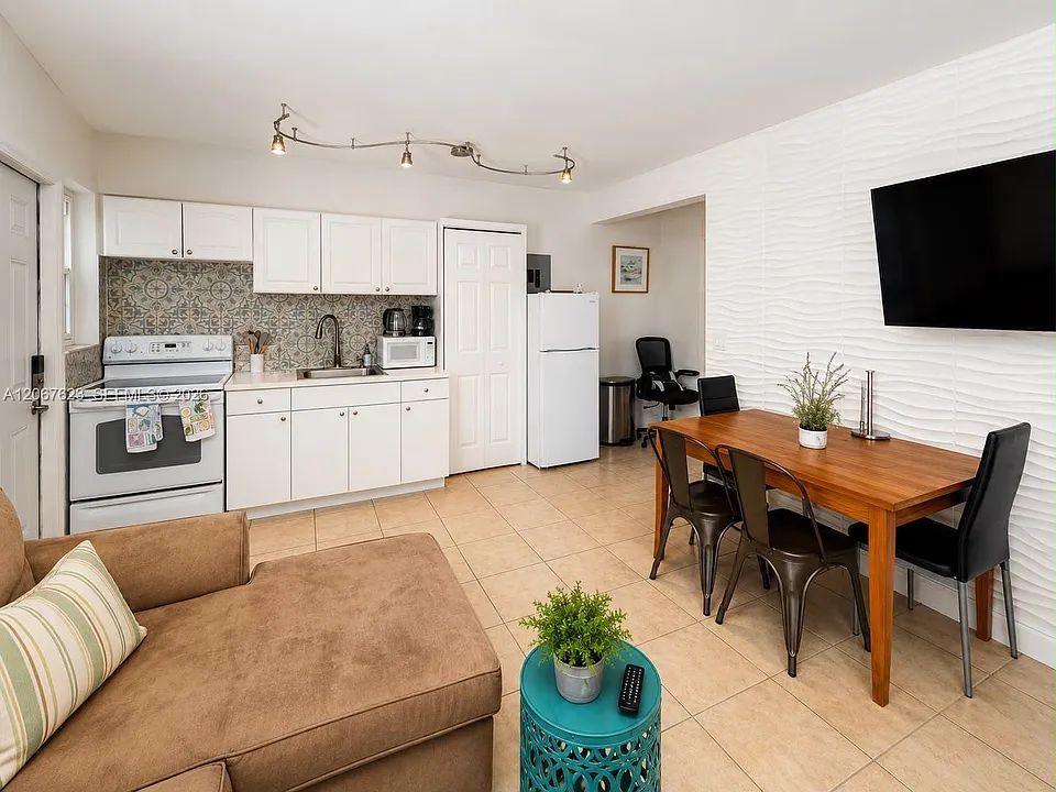 1639 Hayes St #1