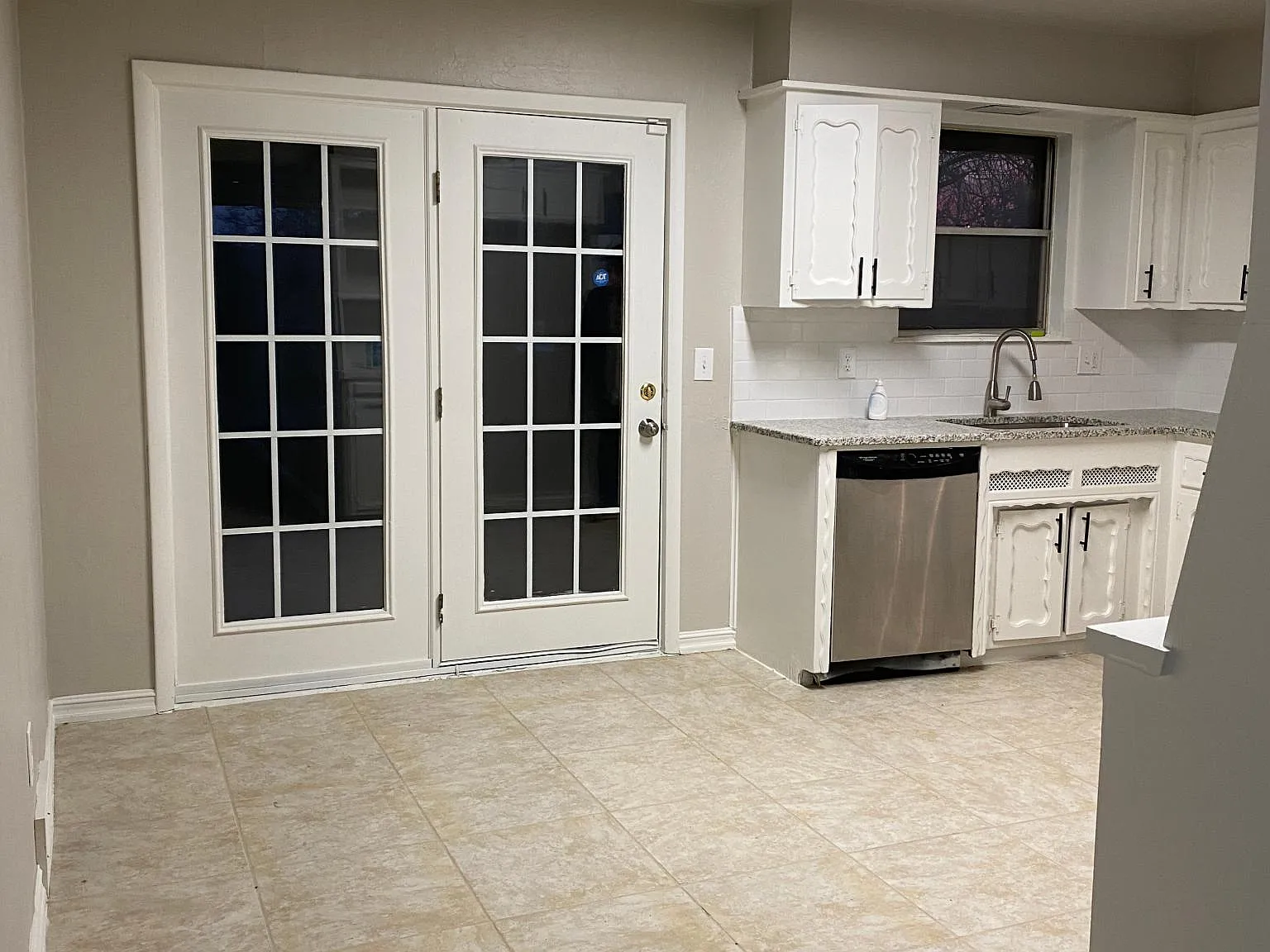 3 bed, 1.5 bath, 1132 sqft, $1,299 — Photo 3