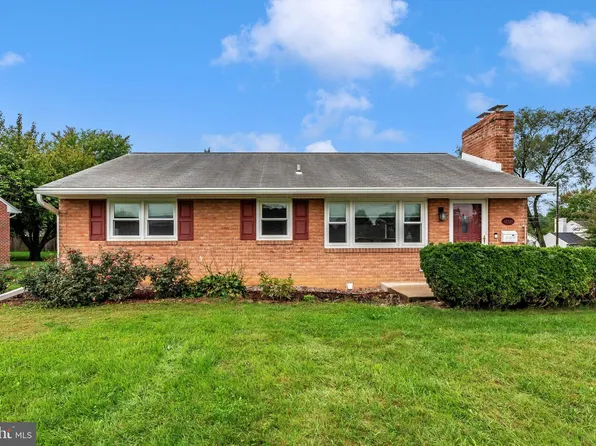17321 Ontario Dr, Hagerstown, MD 21740