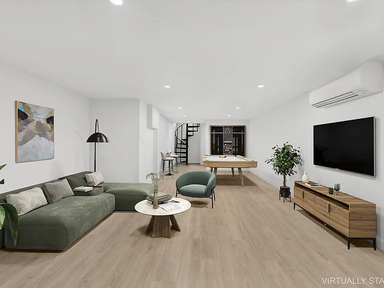 408 W 46th St #1 — Photo 8