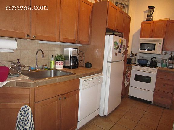3rd image of 207 12th St APT 1R