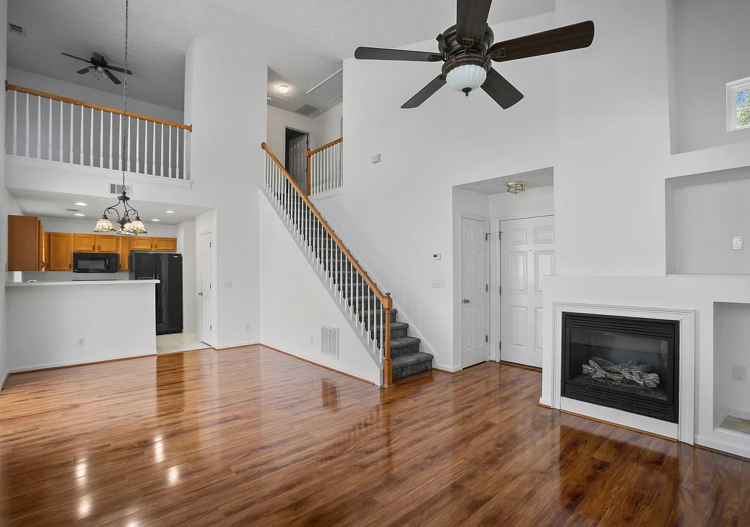 Charming 2-Bedroom, 2.5-Bath Home with Oversized Primary Suite in West Oaks Subdivision — Photo 4