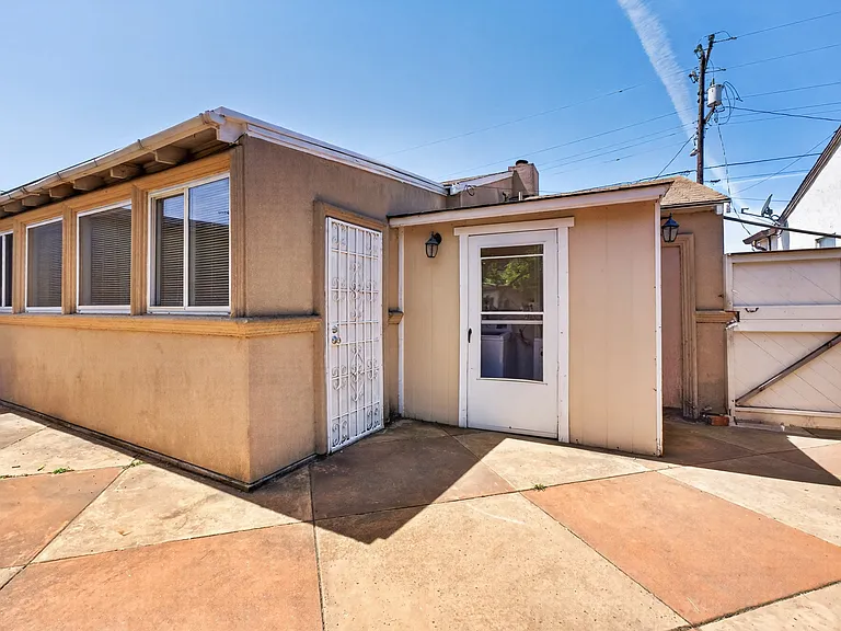 25468 Belmont Ave — Photo 17