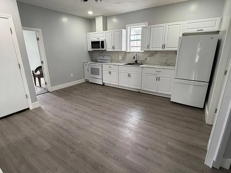 334 Admiral St #2 — Photo 3