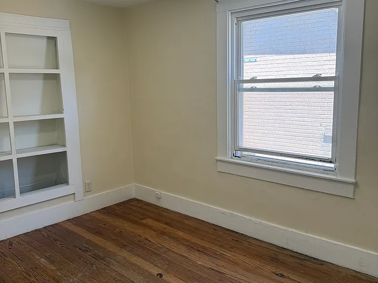 33 Holland Ave — Photo 12