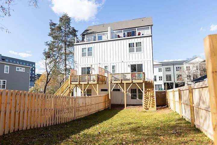 1122 N Alexander St — Photo 122