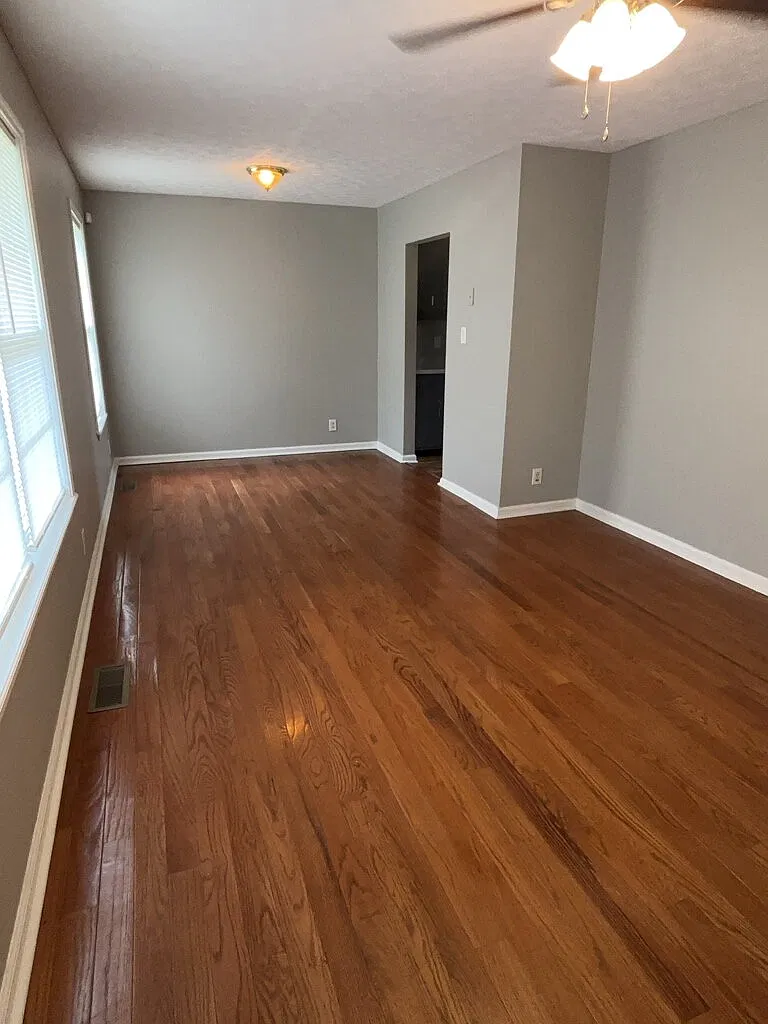 3 bed, 2.0 bath, 1043 sqft, $1,300 — Photo 3