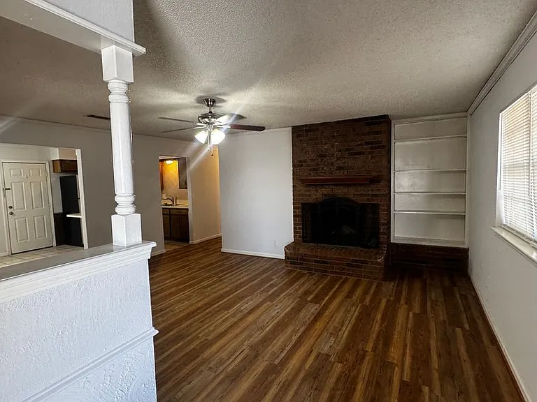 2809 Lawton Dr — Photo 3