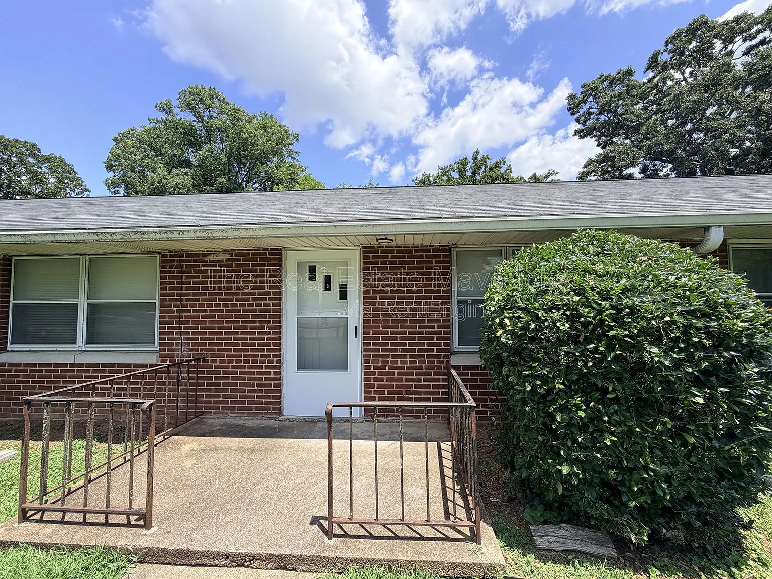 2 bed, 1.0 bath, 880 sqft, $1,075 — Photo 1