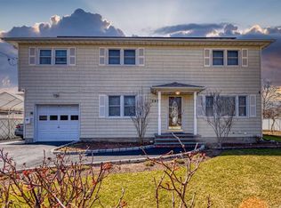 397 Jackson Ave, Copiague, NY 11726