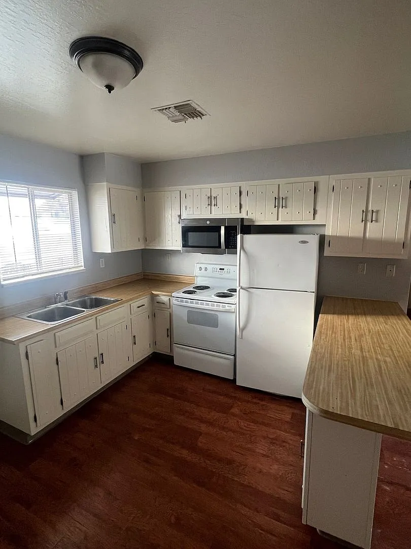 Kings Row - Destiny Apts — Photo 2