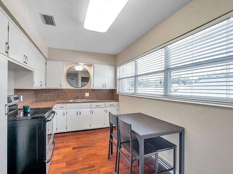 5637 Central Ave #1/2 — Photo 9