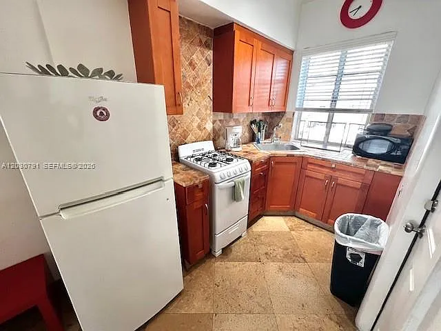 601 7th St #4 — Photo 9