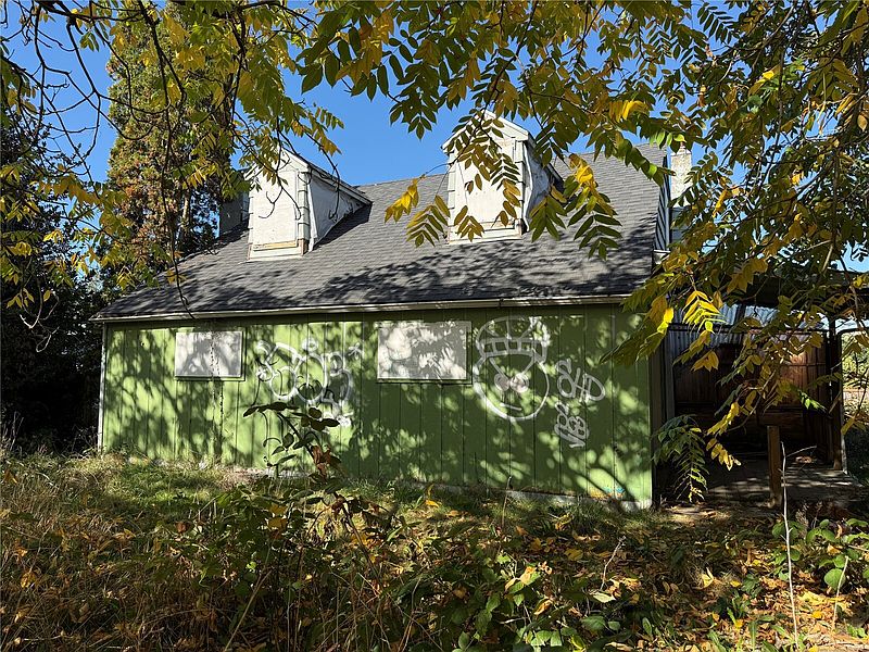 3rd image of 219 Tilley Avenue
